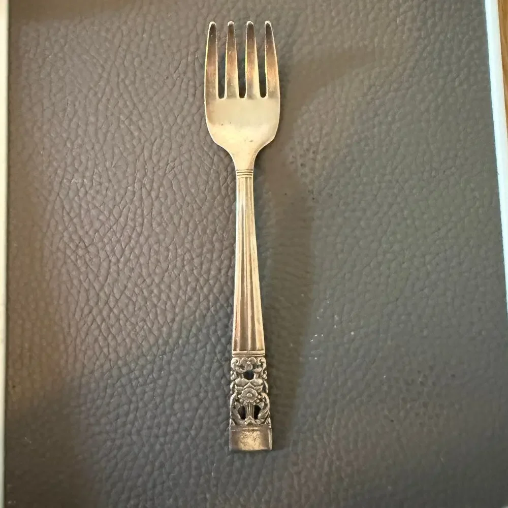Vintage Oneida Community Silver Artistry Silverplate Child Fork 5.5